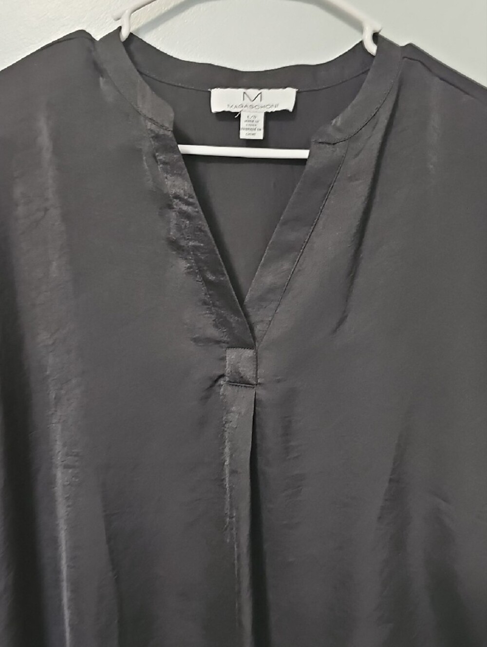 Magaschoni Black Short-Sleeve Silk Blend V-Neck Blouse - Picture 3 of 7